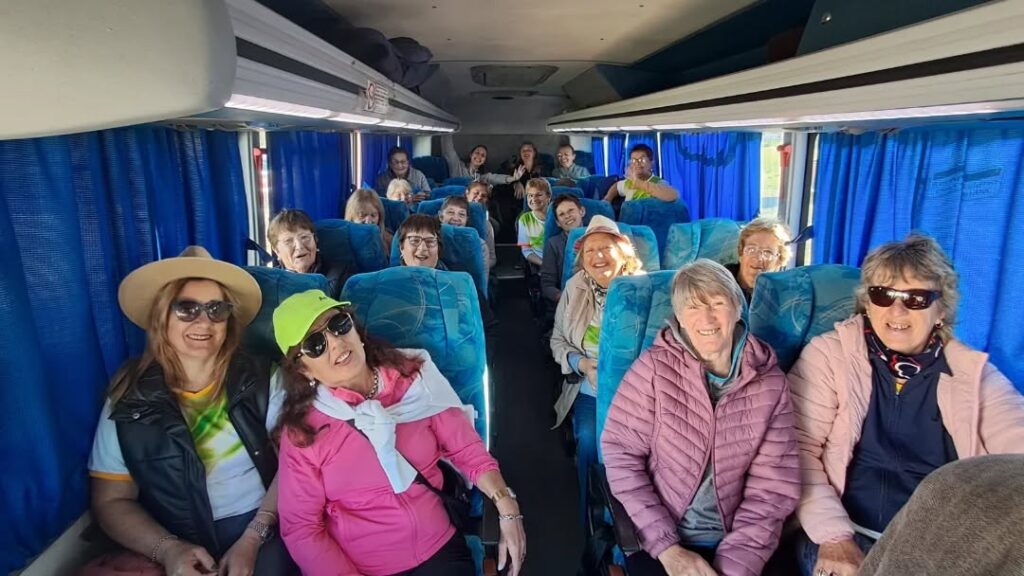 Puede ser una imagen de 5 personas