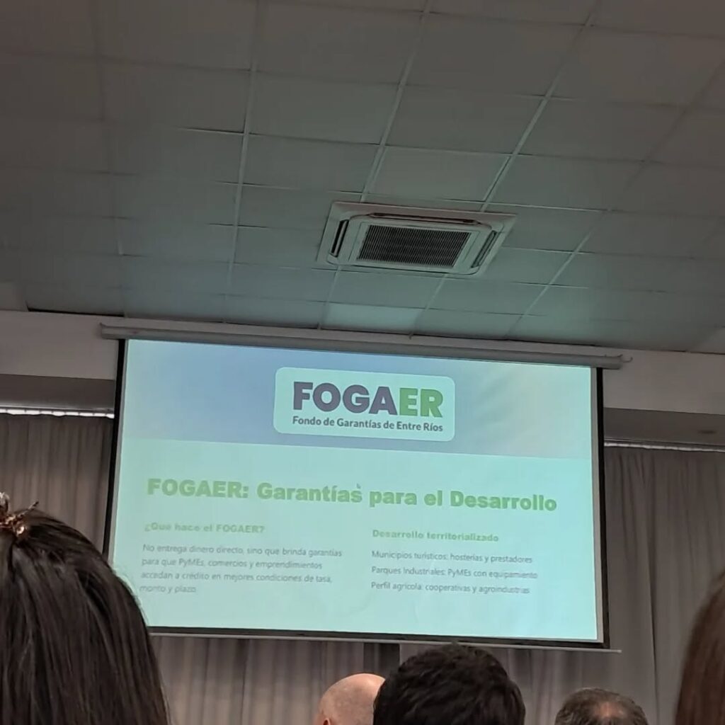 Puede ser una imagen de 1 persona y texto