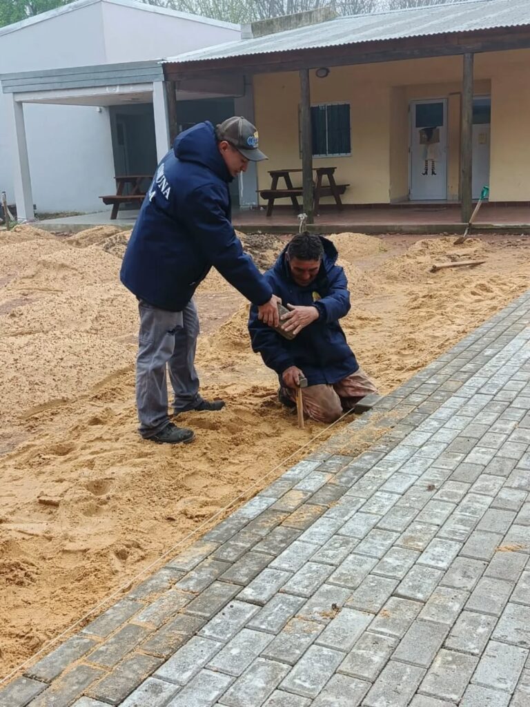 Puede ser una imagen de 2 personas