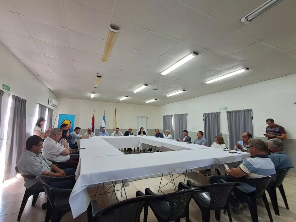 Puede ser una imagen de tabla