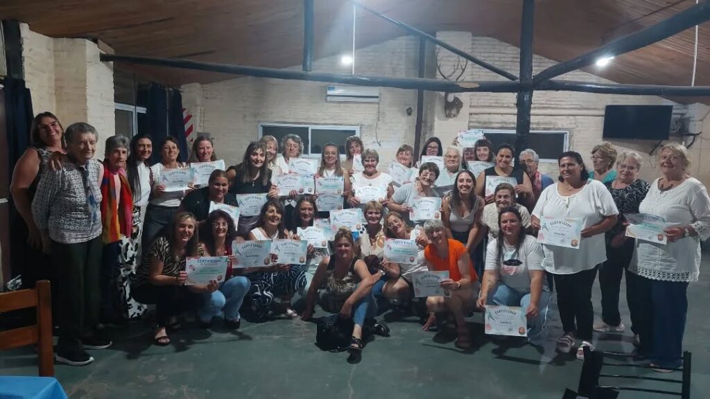 Puede ser una imagen de una o varias personas