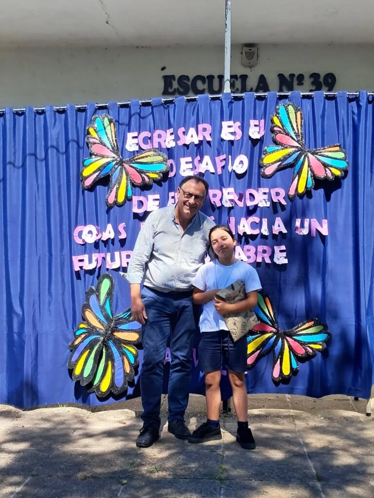 Puede ser una imagen de texto que dice "EGRESAR Bε ΜΕυ ES DESAFIO ESAFIO REVDER NACIAUN IACIA UN ABRE COAS FUTUR"